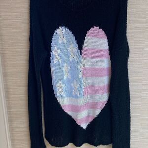 WILDFOX Black patriotic heart logo is long sweater - Size S